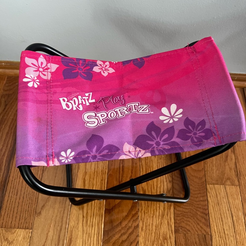 Bratz Play Sportz Fold out mini chair